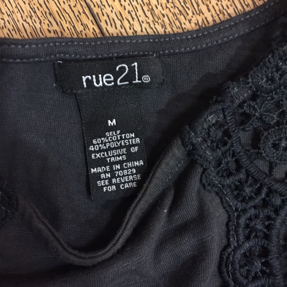 🎊🎊🎊 Rue 21 black lace crop top - Picture 4 of 5